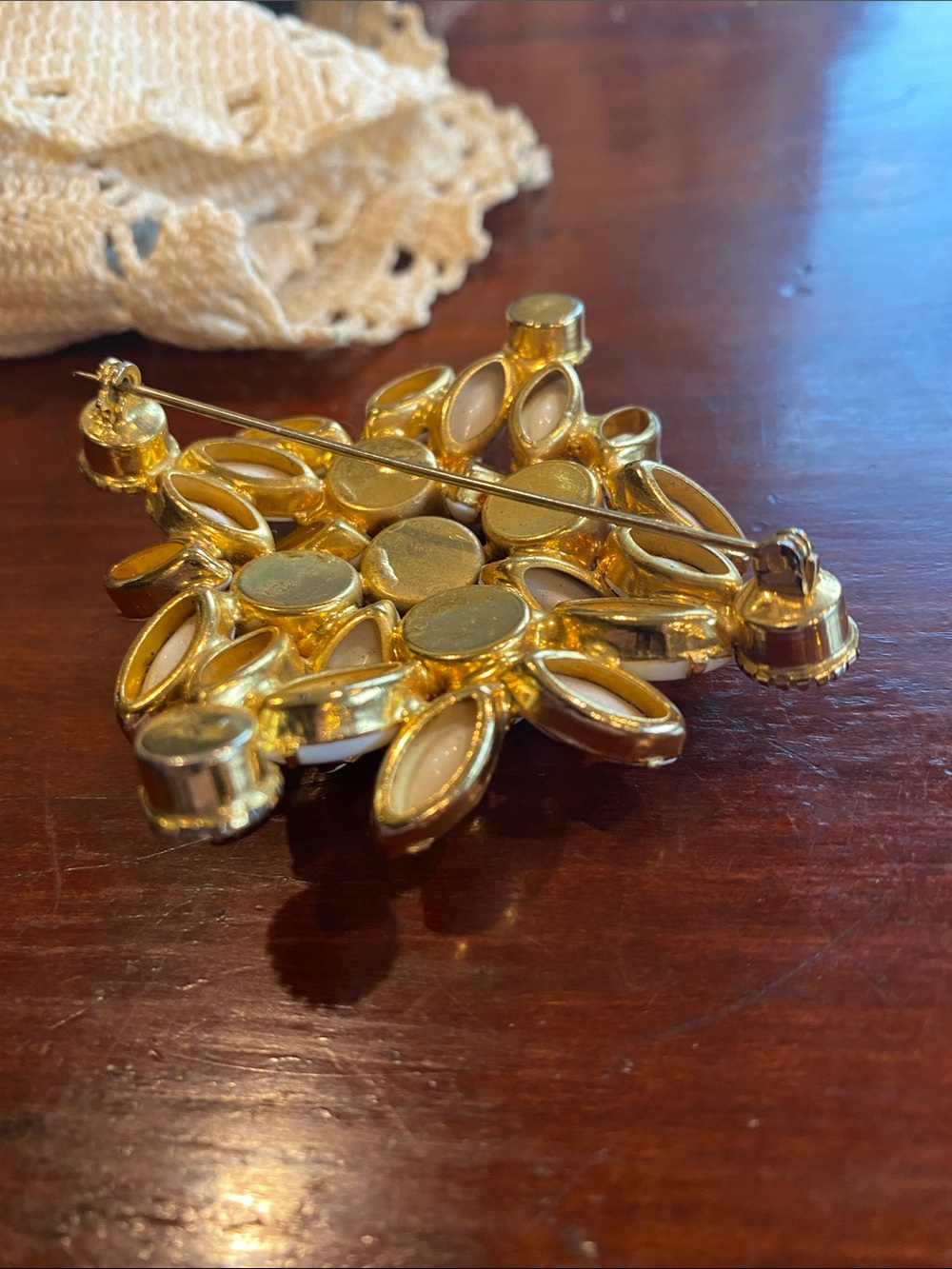 Juliana Ref. No. 7365 Gold Tone-Trim White Milk Glass Cluster Flower Brooch - Picture 6 of 7